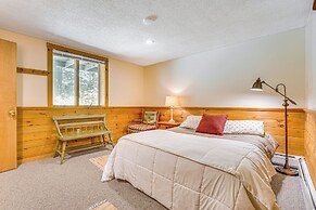 Family-friendly Ludlow Cabin on Lake Pauline!