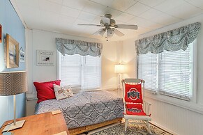 Walk to Lake: Historic Lakeside Marblehead Cottage