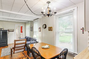 Walk to Lake: Historic Lakeside Marblehead Cottage