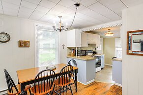 Walk to Lake: Historic Lakeside Marblehead Cottage