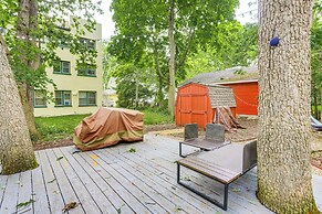Walk to Lake: Historic Lakeside Marblehead Cottage