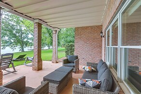 Beautiful Lake Sinclair Retreat w/ Dock & Deck!