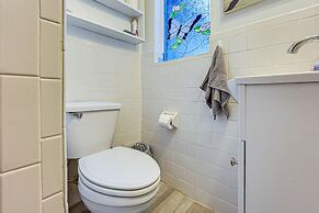 Carrabelle Cottage w/ BBQ Grill ~ 7 Mi to Beach!