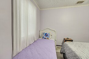 Carrabelle Cottage w/ BBQ Grill ~ 7 Mi to Beach!