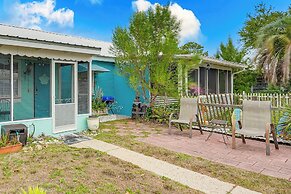Carrabelle Cottage w/ BBQ Grill ~ 7 Mi to Beach!