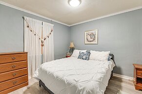 Carrabelle Cottage w/ BBQ Grill ~ 7 Mi to Beach!