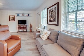 Carrabelle Cottage w/ BBQ Grill ~ 7 Mi to Beach!