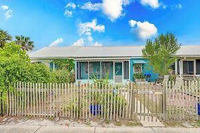 Carrabelle Cottage w/ BBQ Grill ~ 7 Mi to Beach!