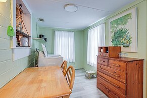 Carrabelle Cottage w/ BBQ Grill ~ 7 Mi to Beach!