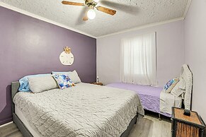 Carrabelle Cottage w/ BBQ Grill ~ 7 Mi to Beach!