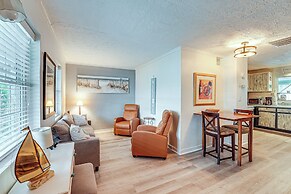 Carrabelle Cottage w/ BBQ Grill ~ 7 Mi to Beach!