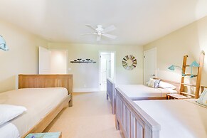 Kelseyville Home w/ Private Pool & Vineyard Views!