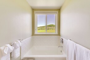 Kelseyville Home w/ Private Pool & Vineyard Views!