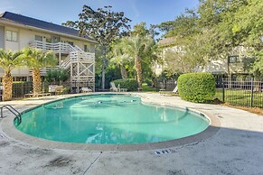 1 Mi to Beach, Pool Access: Hilton Head Island Gem