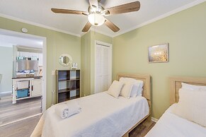 1 Mi to Beach, Pool Access: Hilton Head Island Gem