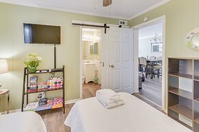 1 Mi to Beach, Pool Access: Hilton Head Island Gem