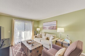 1 Mi to Beach, Pool Access: Hilton Head Island Gem