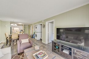 1 Mi to Beach, Pool Access: Hilton Head Island Gem