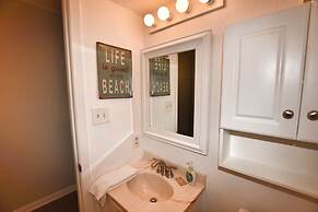 0704 Waters Edge Resort 1 Bedroom Condo by RedAwning