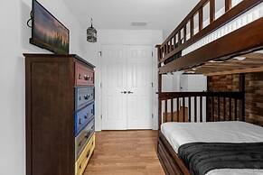 3 Bed/2.5 Bath Perfect Family Home Bunk Beds 3 Bedroom Townhouse by Re