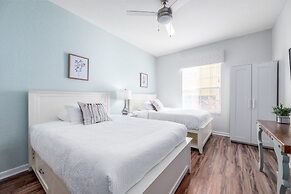 Vista Cay Secret Cove 2 Bedroom Condo by RedAwning