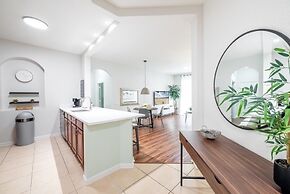 Vista Cay Secret Cove 2 Bedroom Condo by RedAwning