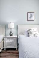 Vista Cay Secret Cove 2 Bedroom Condo by RedAwning