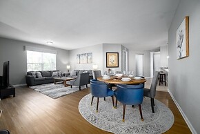 Vista Cay Luxury Rhapsody 3 Bedroom Condo by RedAwning