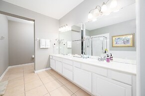 Vista Cay Luxury Rhapsody 3 Bedroom Condo by RedAwning