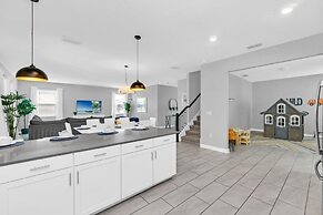 Storey Lake 6 Bed Home- King Master On 1st Floor 6 Bedroom Villa by Re