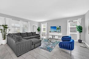 Storey Lake 6 Bed Home- King Master On 1st Floor 6 Bedroom Villa by Re