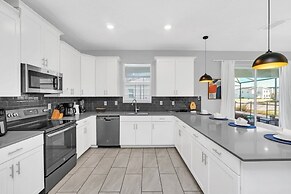 Storey Lake 6 Bed Home- King Master On 1st Floor 6 Bedroom Villa by Re