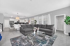 Storey Lake 6 Bed Home- King Master On 1st Floor 6 Bedroom Villa by Re