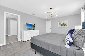 Storey Lake 6 Bed Home- King Master On 1st Floor 6 Bedroom Villa by Re