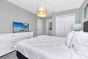 Storey Lake 6 Bed Home- King Master On 1st Floor 6 Bedroom Villa by Re