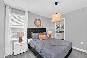 Storey Lake 6 Bed Home- King Master On 1st Floor 6 Bedroom Villa by Re