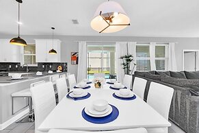 Storey Lake 6 Bed Home- King Master On 1st Floor 6 Bedroom Villa by Re