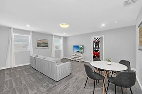 Storey Lake 6 Bed Home- King Master On 1st Floor 6 Bedroom Villa by Re