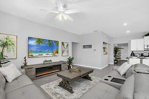 Luxury 6 Bed Private Pool Home In Solterra Resort 6 Bedroom Home by Re