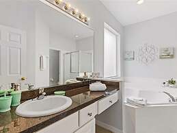 Treasure Hunt Retreat 6 Bedroom Home by RedAwning