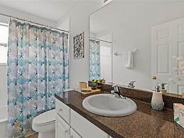 Treasure Hunt Retreat 6 Bedroom Home by RedAwning