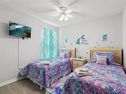 Treasure Hunt Retreat 6 Bedroom Home by RedAwning