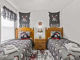 Treasure Hunt Retreat 6 Bedroom Home by RedAwning