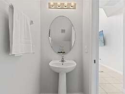 Treasure Hunt Retreat 6 Bedroom Home by RedAwning