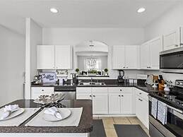 Treasure Hunt Retreat 6 Bedroom Home by RedAwning