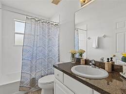 Treasure Hunt Retreat 6 Bedroom Home by RedAwning