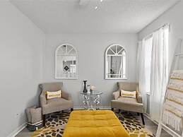 Treasure Hunt Retreat 6 Bedroom Home by RedAwning