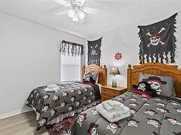 Treasure Hunt Retreat 6 Bedroom Home by RedAwning