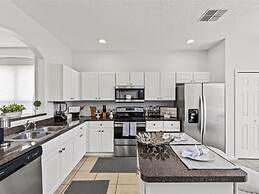 Treasure Hunt Retreat 6 Bedroom Home by RedAwning