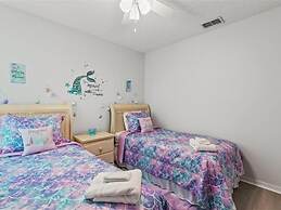 Treasure Hunt Retreat 6 Bedroom Home by RedAwning